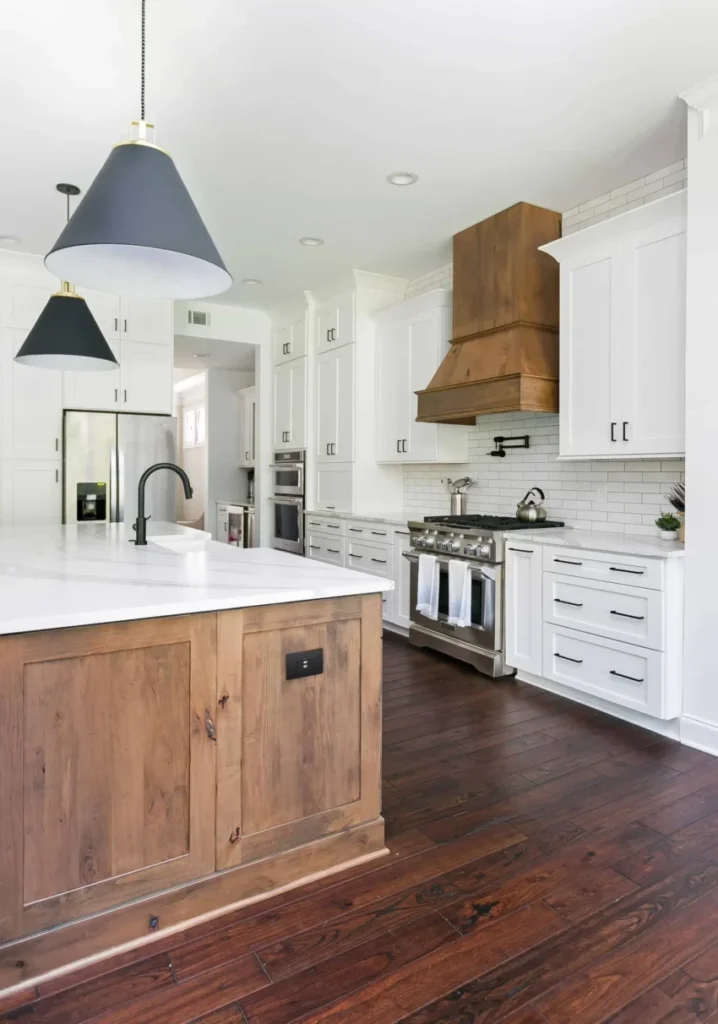 White farmhouse two -tone island shaker kitchen cabinet