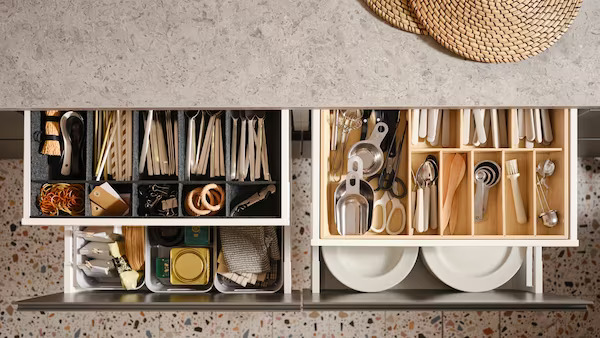 Internal Organization of Adjustable Cabinets