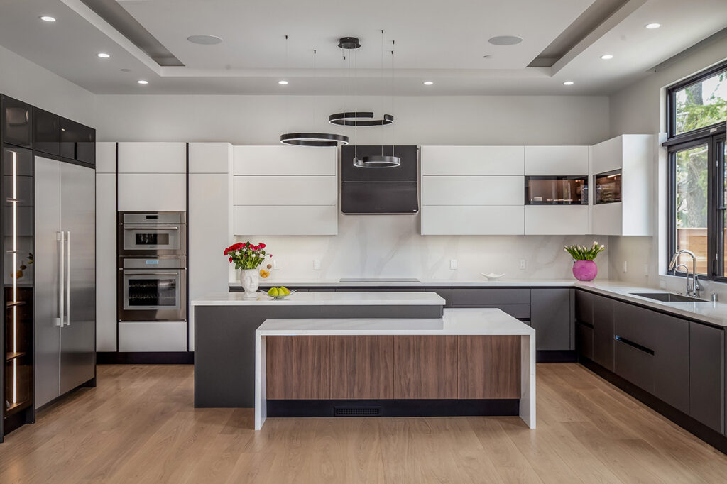 Modern Kitchen with Adjustable Cabinets