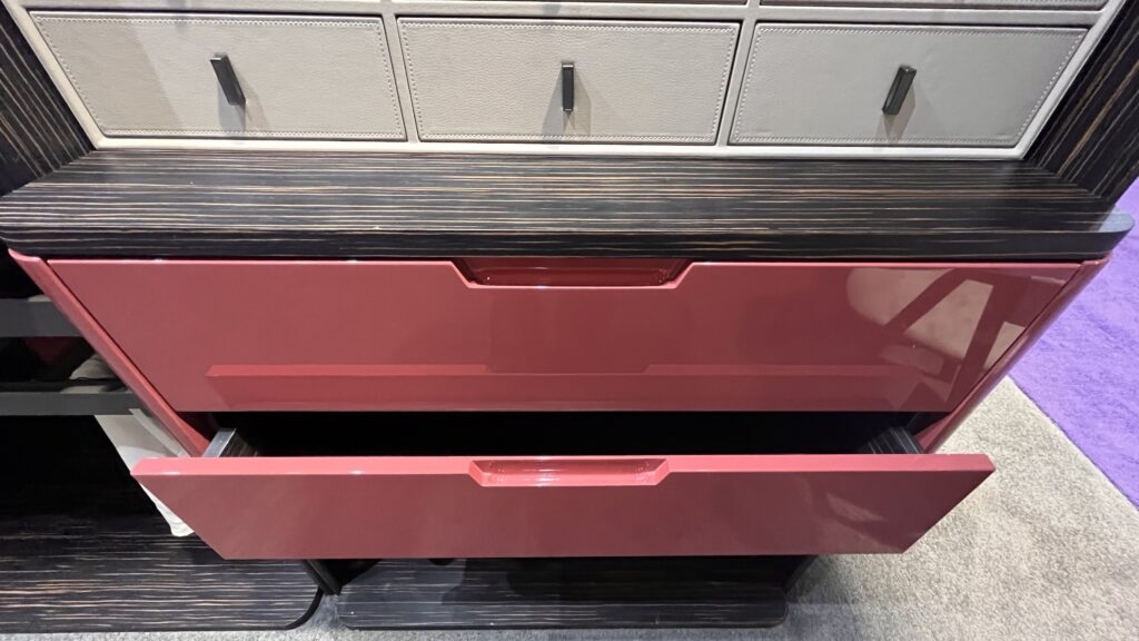 grooved handle