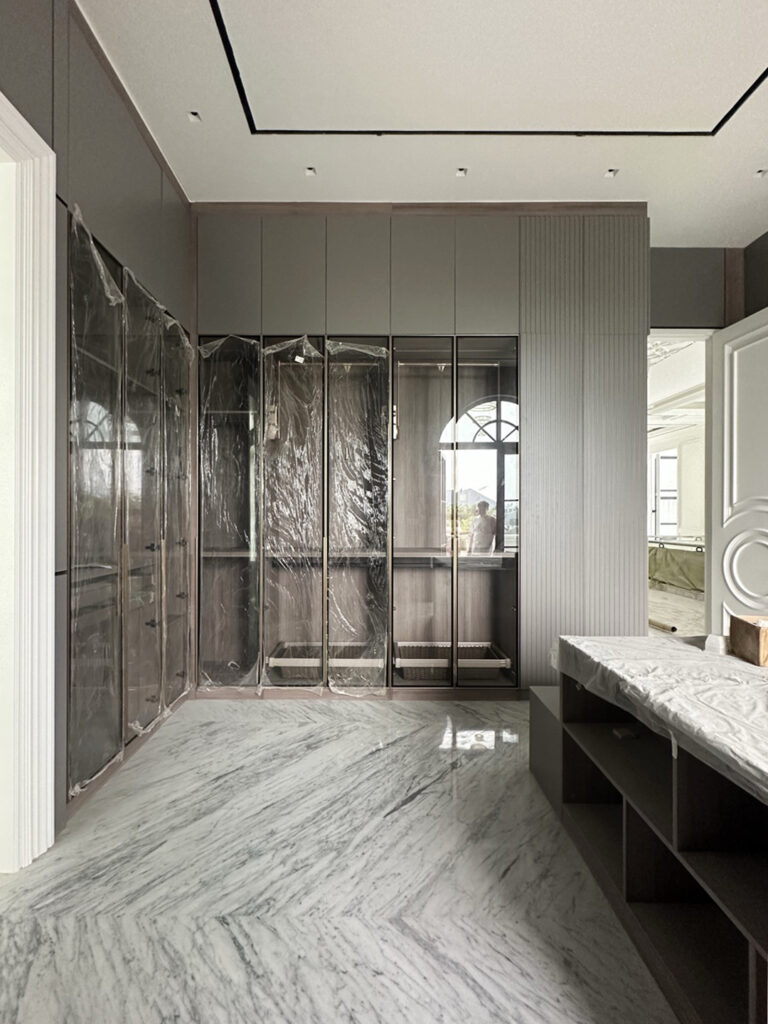 Indonesia Mirrored Room Custom Cabinets bedroom wardrobe with glass doors and sophisticated design.