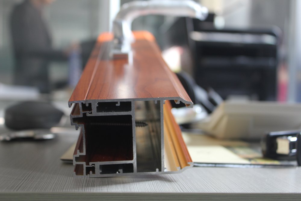 Aluminum window frame with a wood texture finish, showcasing the structure and detailing of the profile.