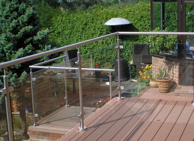 Outdoor-guardrail