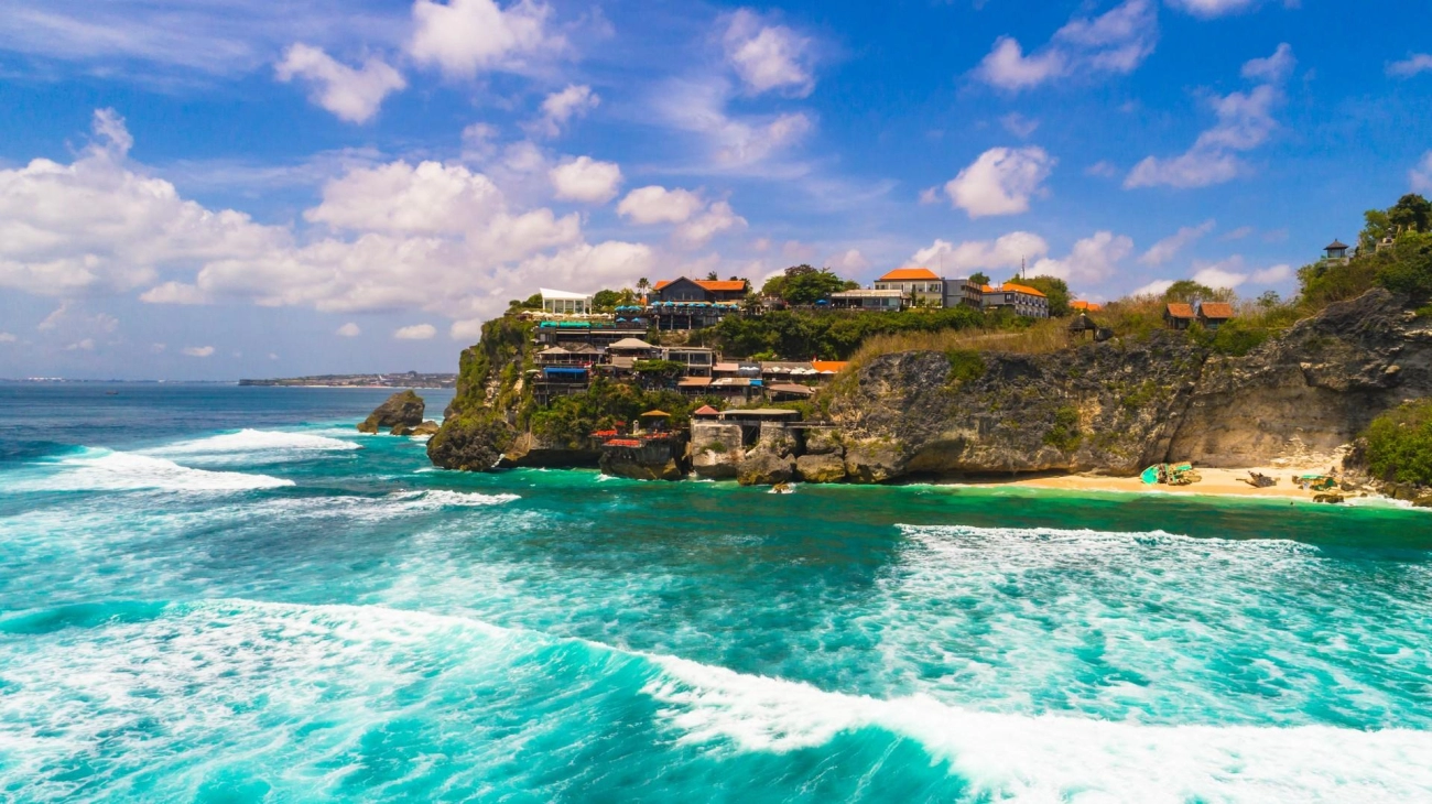 Villa Termegah di Indonesia Dengan Gaya Dekorasi, Lokasi, dan Tata Ruang Eksklusif 5 Uluwatu Bali Location Climate Access Insights