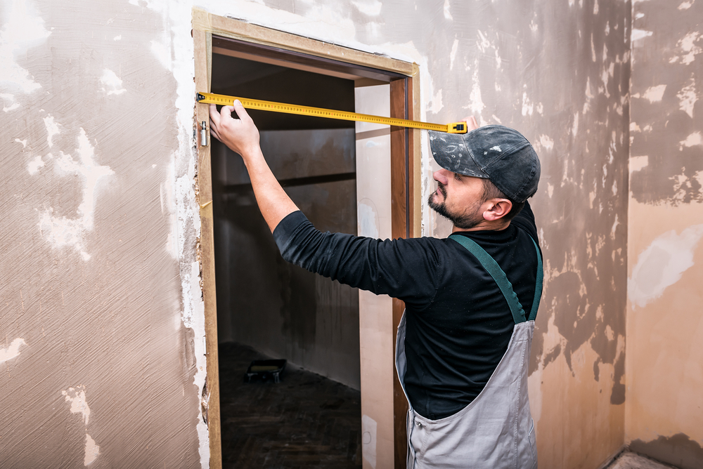 Measuring your doorway height correctly is key to any update or remodel. Here’s a simple step-by-step guide to get it right