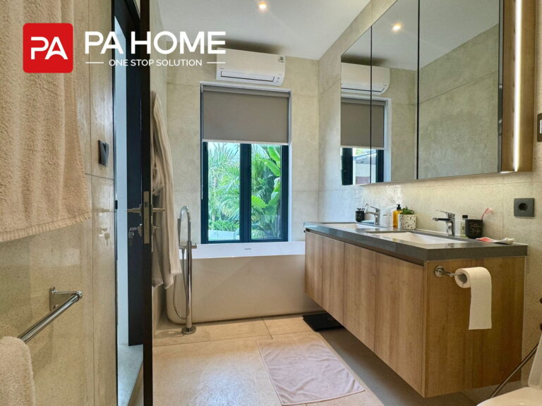Dua Unit Vila Bali 4 Kamar mandi modern dengan meja rias kamar mandi dan desain ramping dalam proyek Bali.