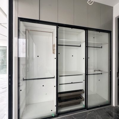 Stylish custom wardrobe with mirrored doors and wood accents in an Indonesia mirrored room.