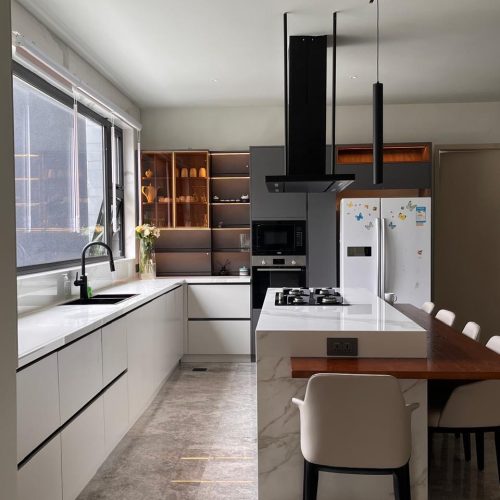 modern kitchen island with marble countertop in open‑plan kitchen