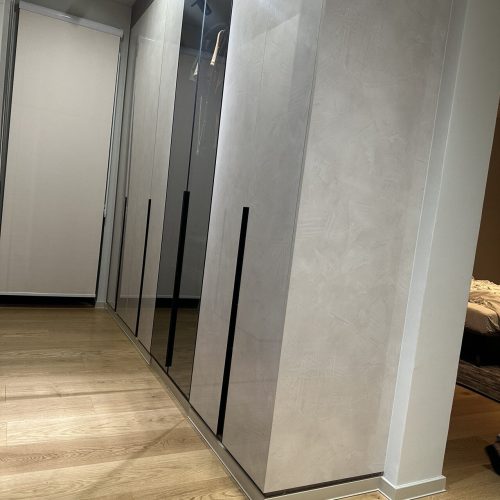 mirrored wardrobe panel with flush finishes