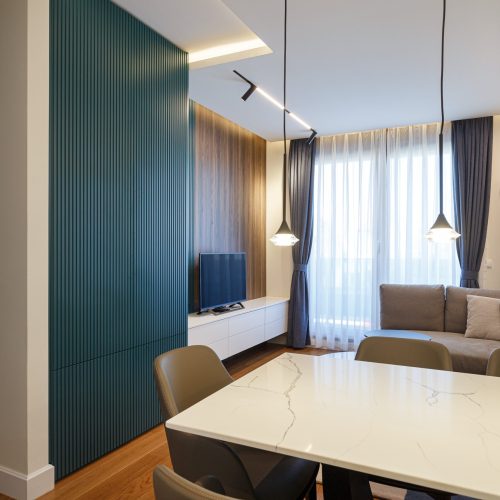 Stylish living room design in the Zemun stan apartment project with modern furniture and a cozy atmosphere.