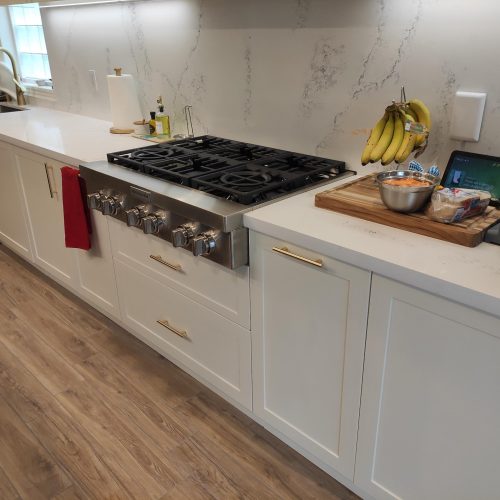 custom kitchen cabinet Canada with marble backsplash and under-cabinet lighting